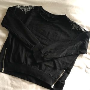 Black crew neck sweatshirt